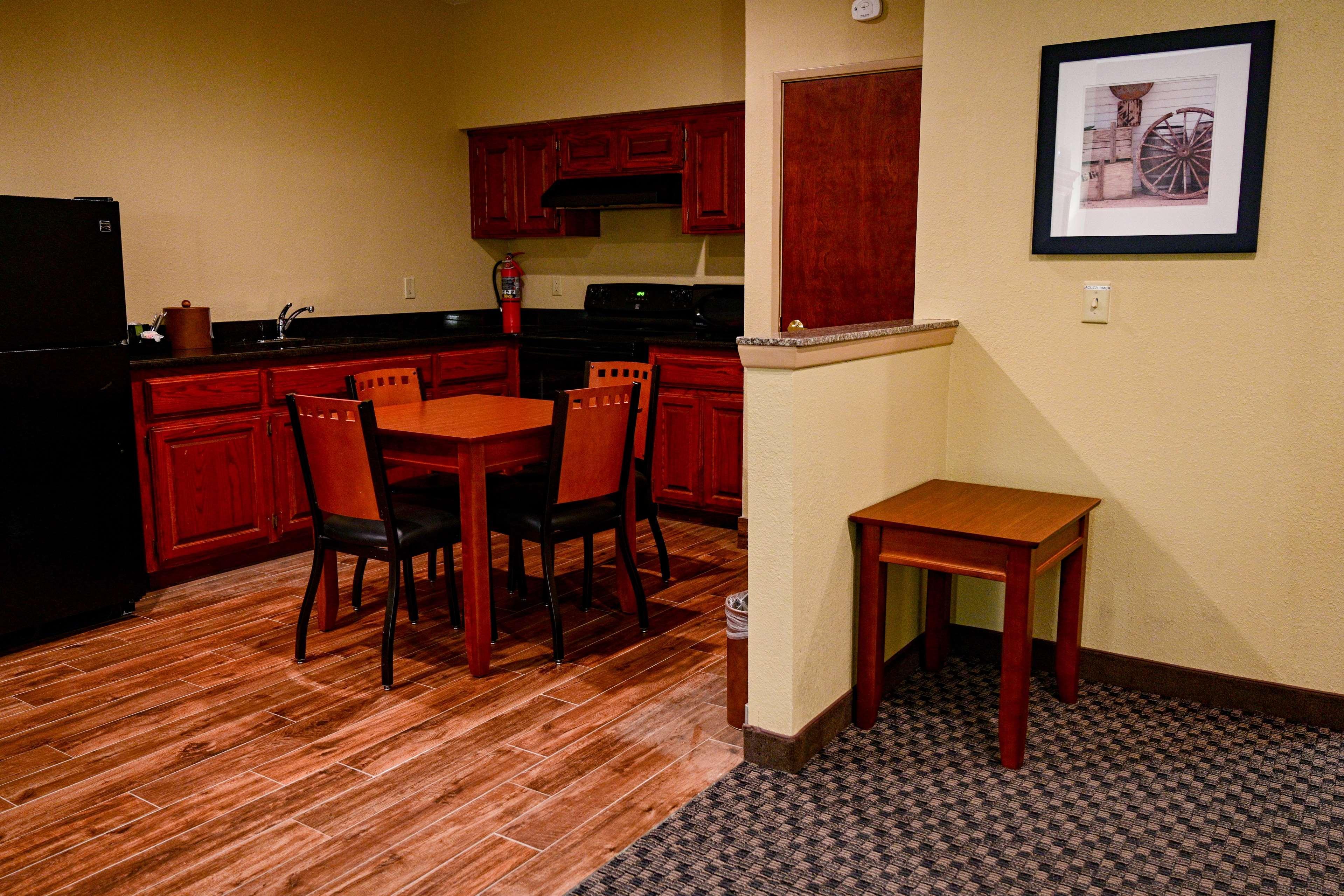 Best Western Plus Shamrock Inn & Suites Экстерьер фото